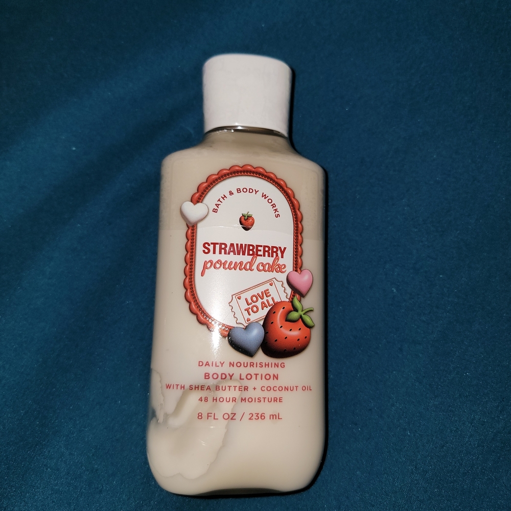 Bath & Body Works Strawberry Pound Cake Daily Nourishing Lotion